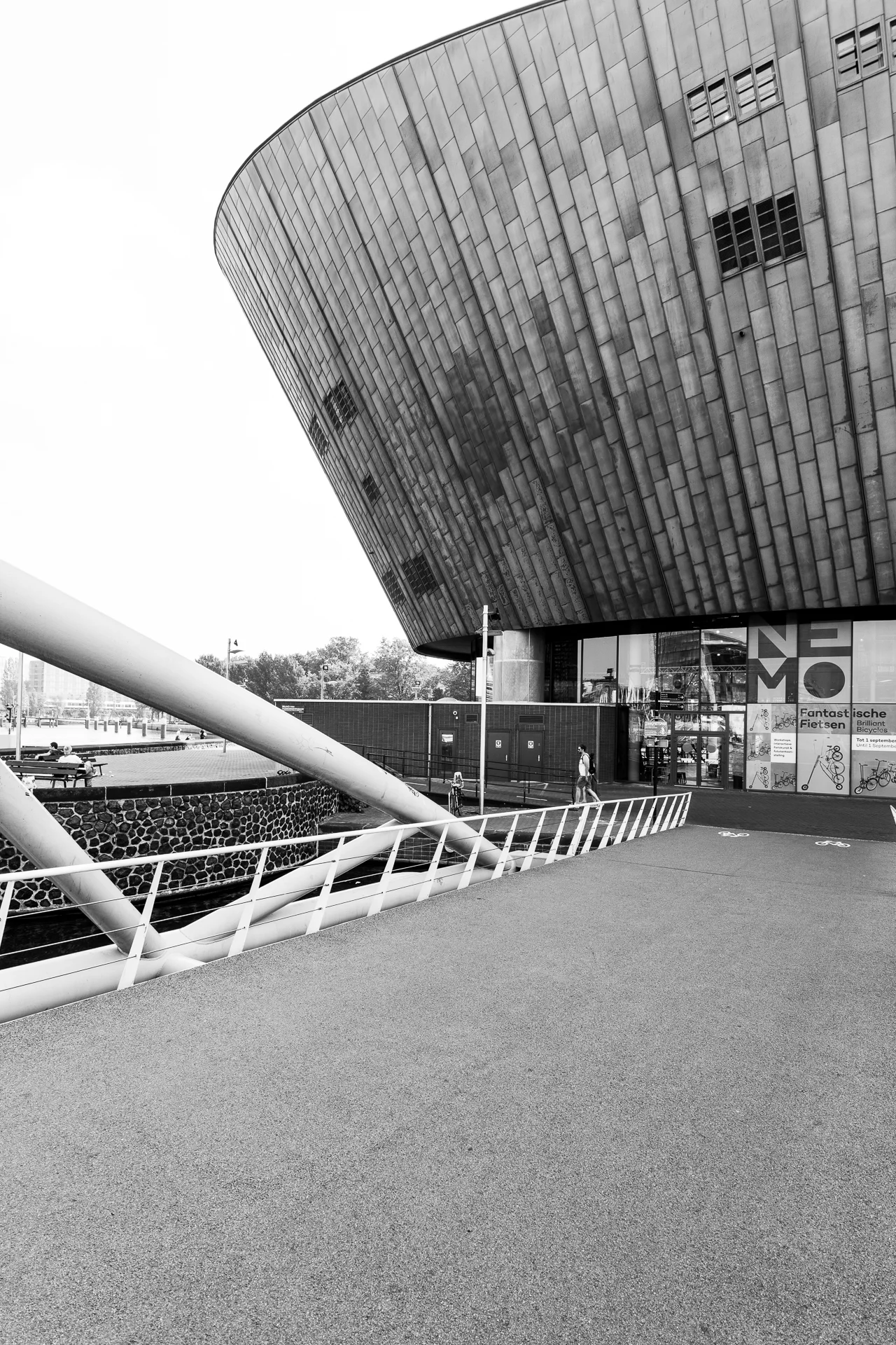 NEMO Science Museum / Renzo Piano Building Workshop (1997) - Amsterdam