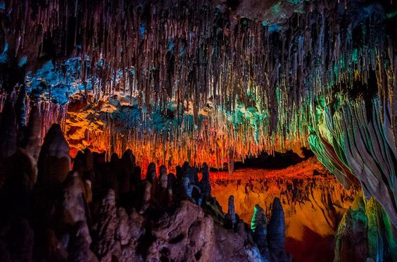 10 Top Caves to Visit in the US