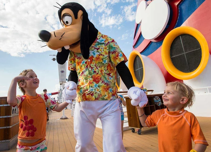 What's Included - The sit-down restaurants, buffets and room service on all Disney Cruise Line ships is included in the price. Unlimited soft-serve ice cream and treats are also available around the ship, as well as complimentary fountain soda, tea and coffee in restaurants and on the main deck.