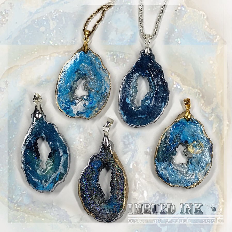 Something new, something #blue 💙
I&rsquo;ve expanded my selection of resin crystal 💎 pendants! 🌟
These are fun to make &amp; wear! They are reversible ... both sides feature gorgeous #glittery color ✨
Maybe some different color combos you&rsquo;d 