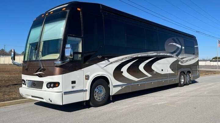 https://www.racingjunk.com/rvs-and-motorhomes/184551770/2006-prevost-marathon-h3-45-double-slide-bunk-coach.html