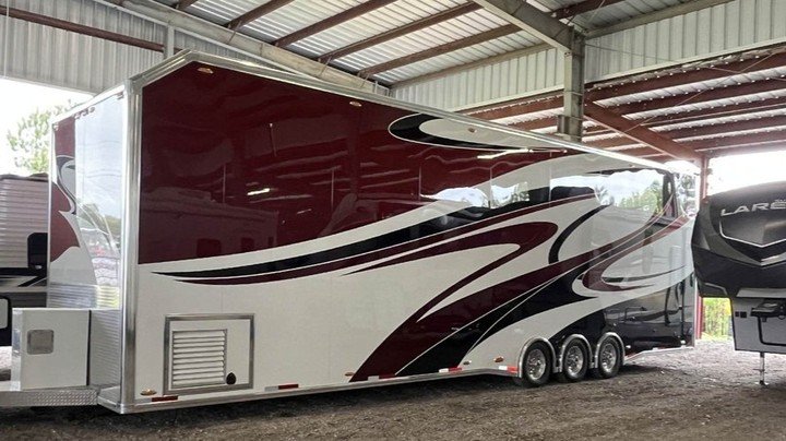 Do You Need Storage?
We&rsquo;ve got you covered with 34,000 sq ft of storage for motorhomes, motorcoaches, travel trailers, vehicles, boats, and boats with trailers. Outdoor RV Covered Storage
34,000 SQ FT
Nothing to Big. Freightliner with Trailer 8