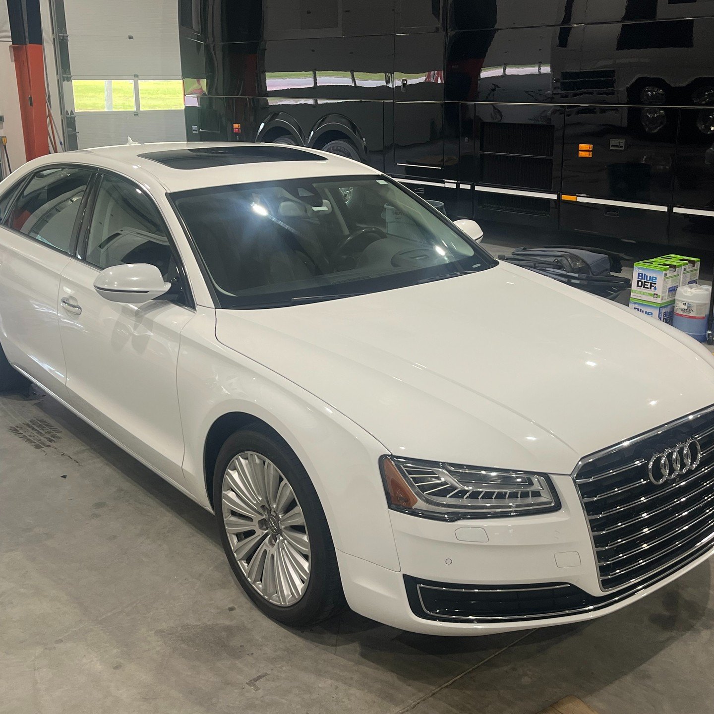 2015 Audi A8 L3.0T 
97,000
18,895.00
Clean Carfax
Full option A8L
AM/FM/XM Stereo/GPS/Info Center
Sun Roof
Two side and rear window shades (auto)
Rear Seat Center Console
No door or panel dings
No front valance curb damage
2022 New Brakes
2023 Front 
