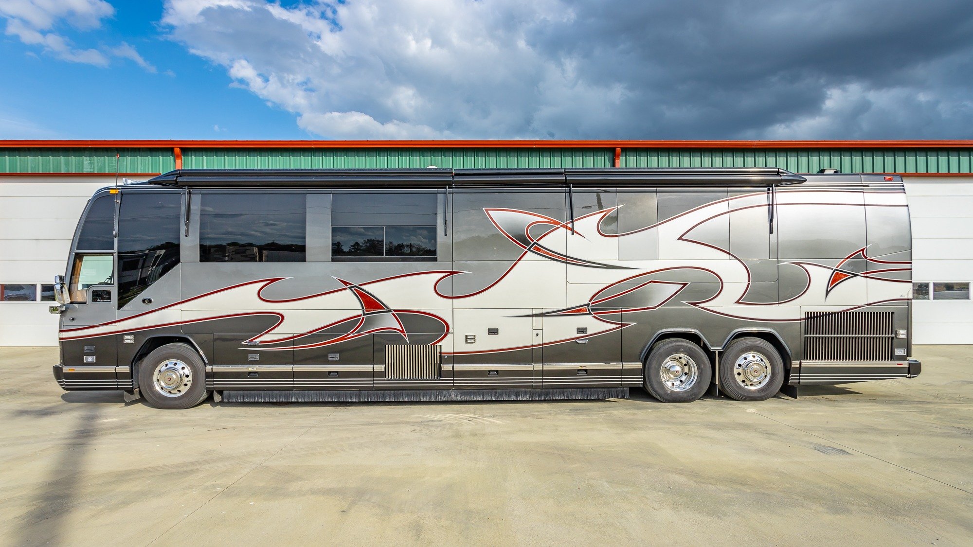 Anyone going to the Prevost show in Ocala, FL in 2026? It's the Prevost Plus Motorcoach Extravaganza, Jan 28 - Feb 1, 2026, at the World Equestrian Center (1750 NW 80th Ave). They'll have luxury coaches, owners, converters, and dealers. Sounds like a