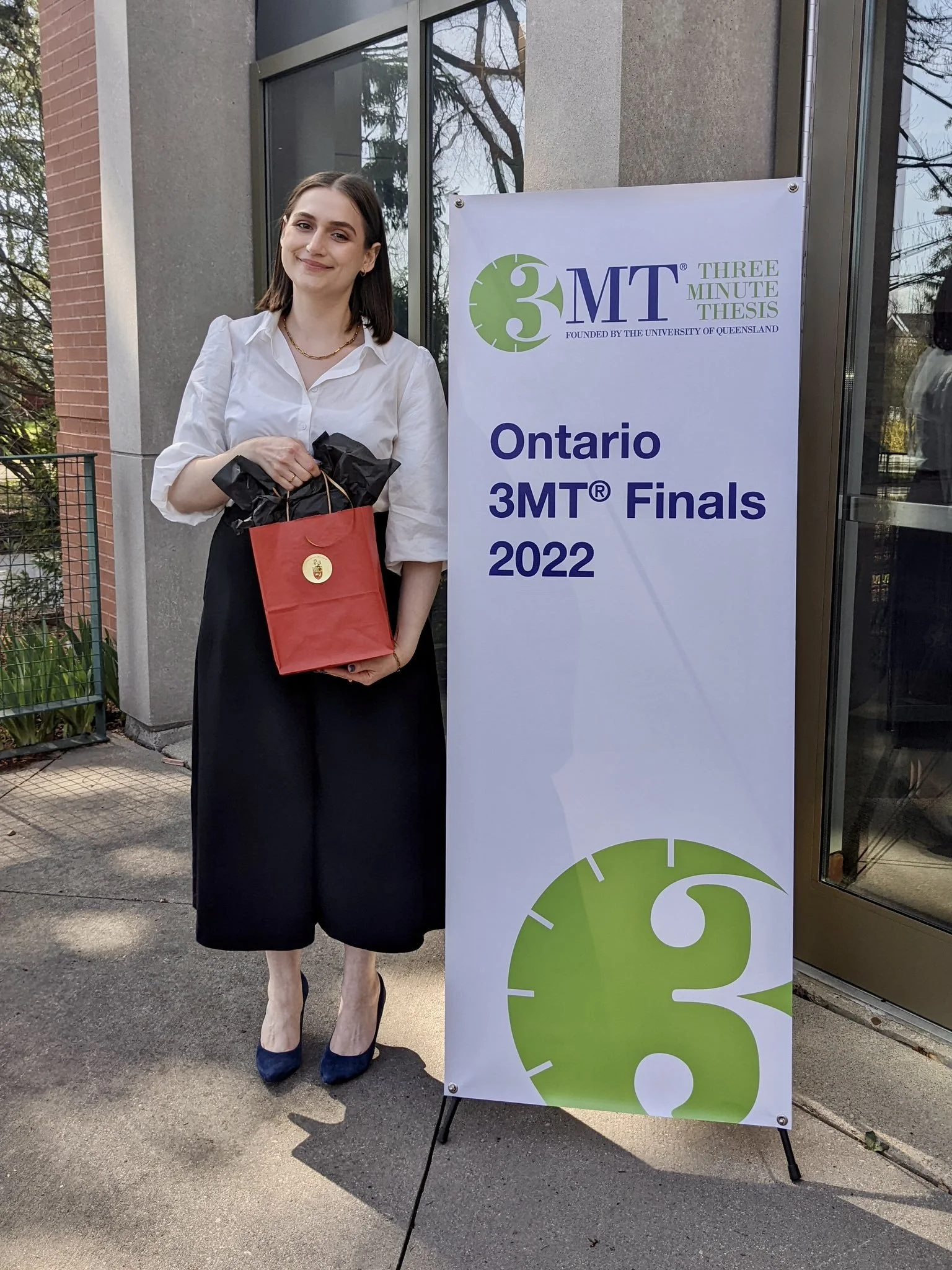 Vanessa wins 2nd place at the Ontario Regional 3MT Finals