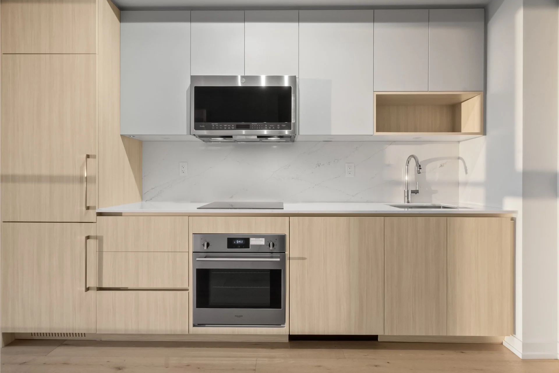 520-801 The Queensway Ave (7).jpg