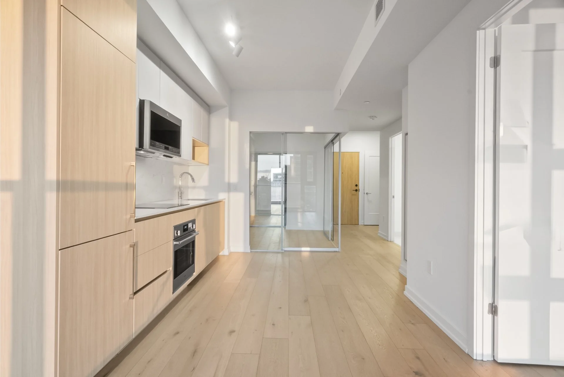 520-801 The Queensway Ave (8).jpg