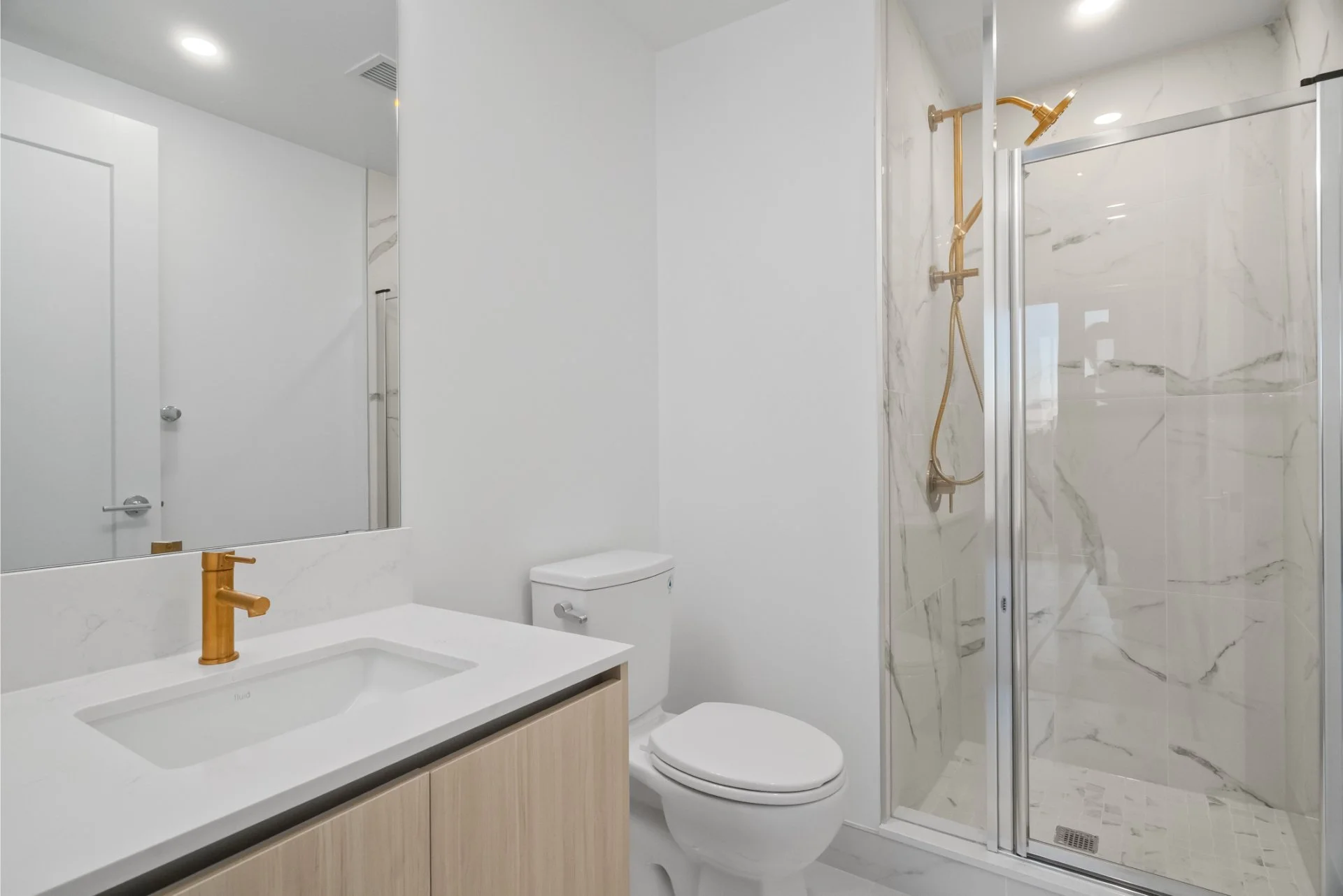 520-801 The Queensway Ave (13).jpg