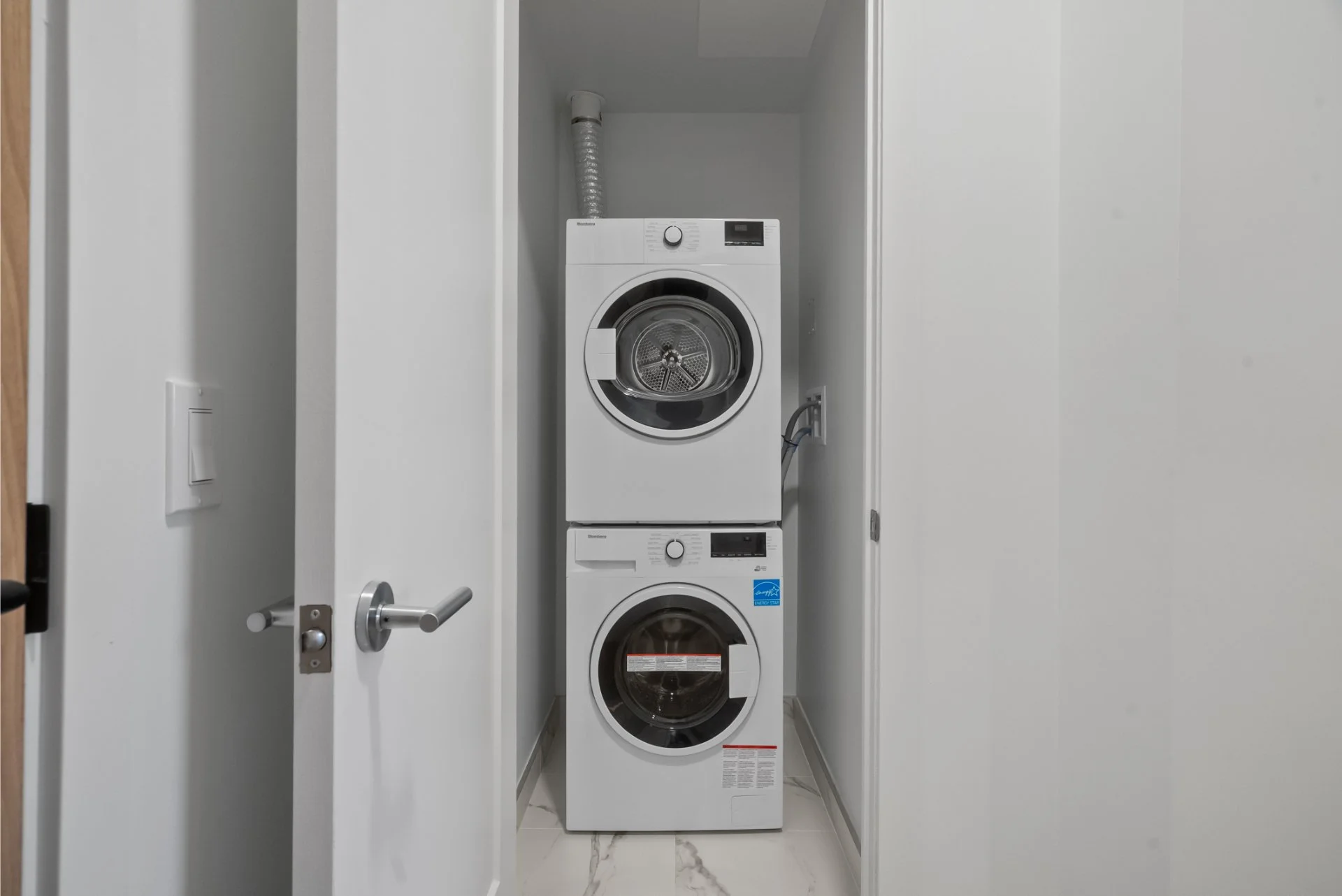 520-801 The Queensway Ave (19).jpg