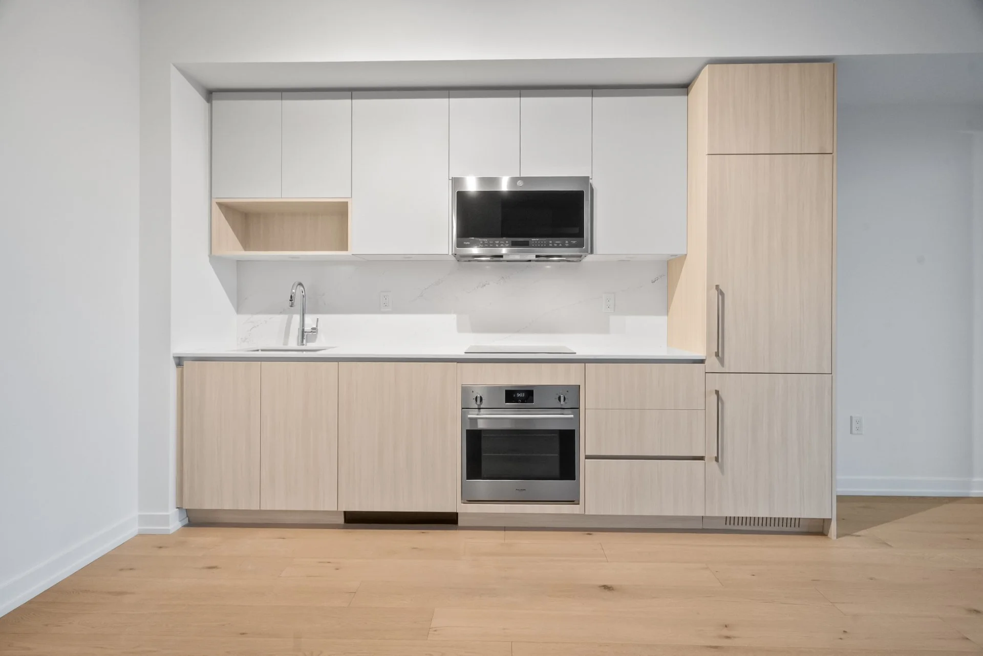 602-801 The Queensway Ave (6).jpg