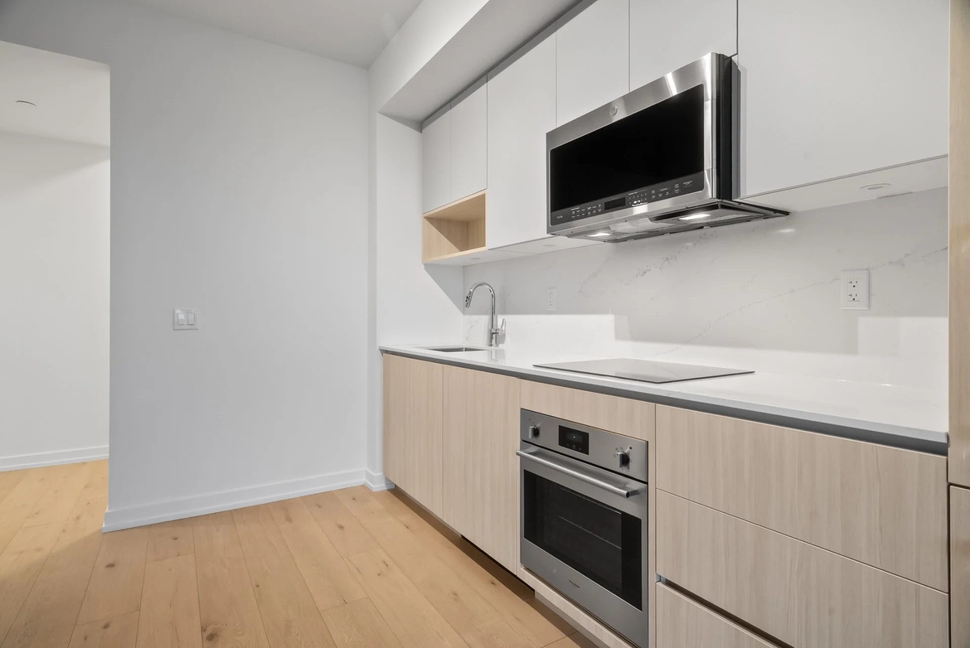 602-801 The Queensway Ave (7).jpg