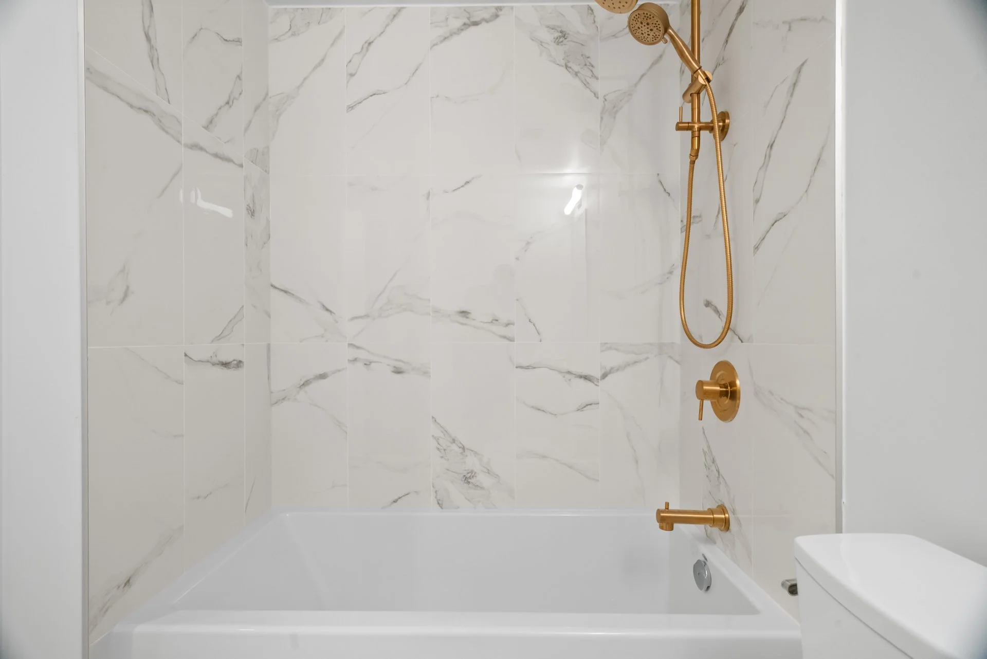 602-801 The Queensway Ave (15).jpg