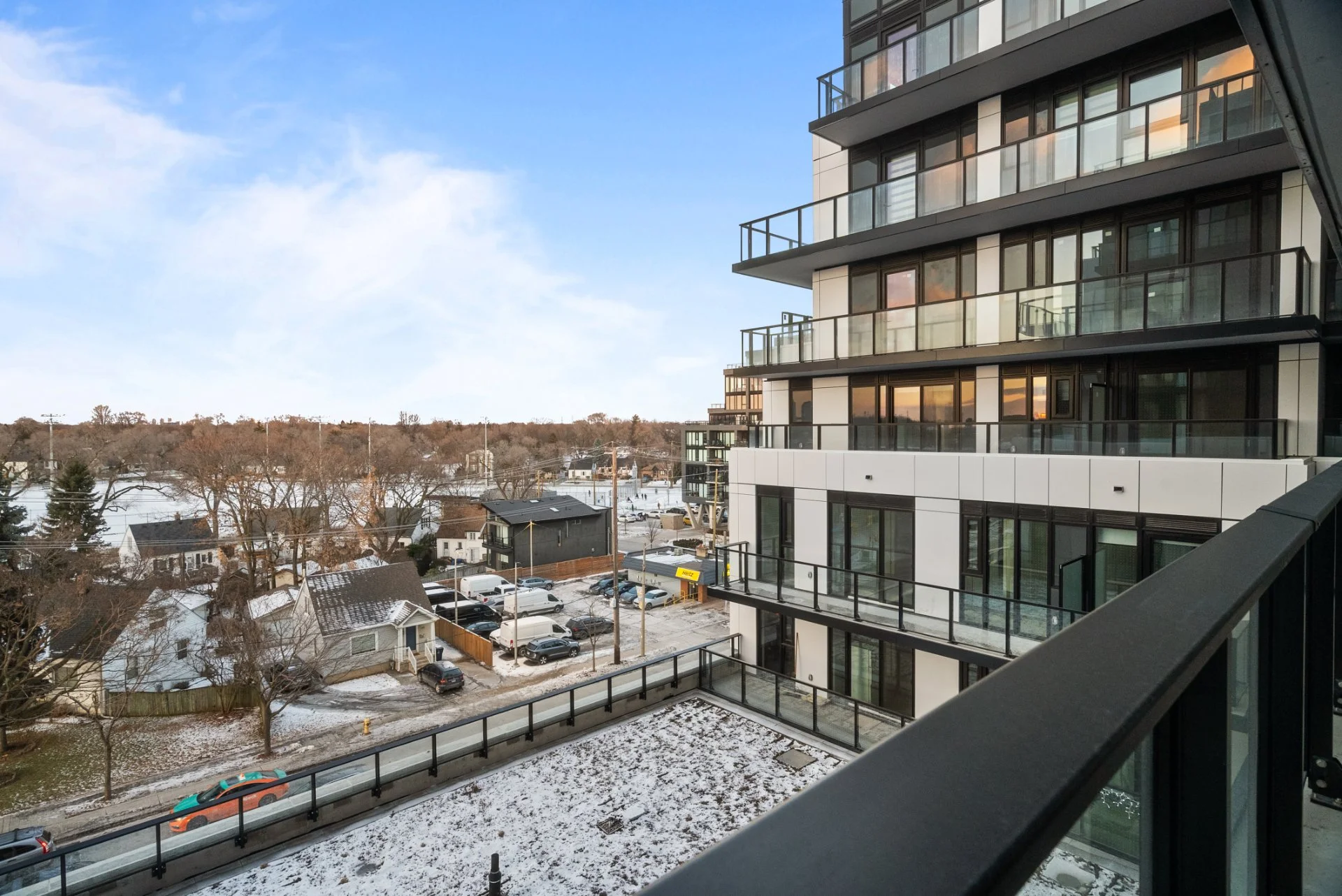 602-801 The Queensway Ave (18).jpg