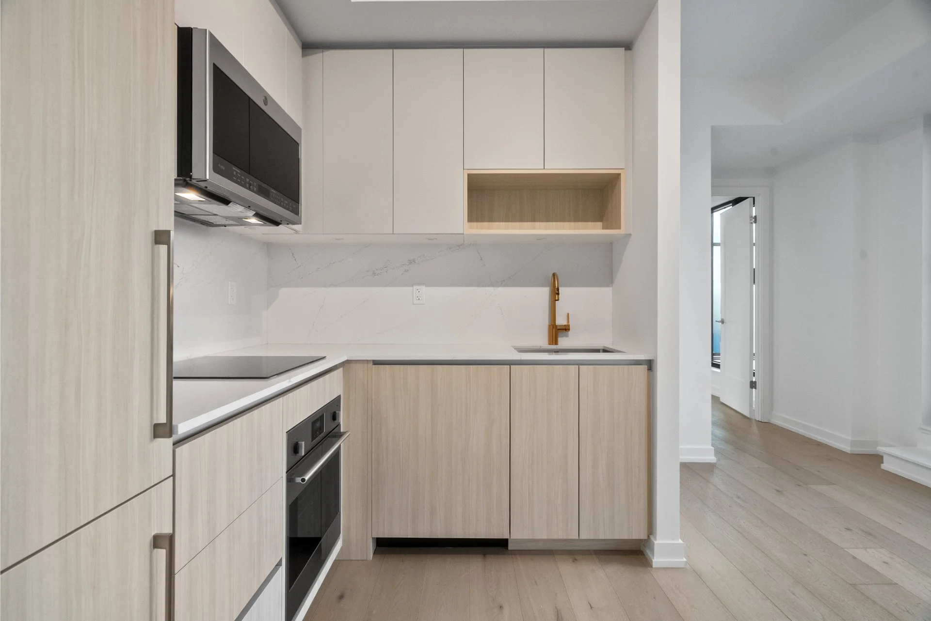 1014-801 The Queensway Ave (8).jpg