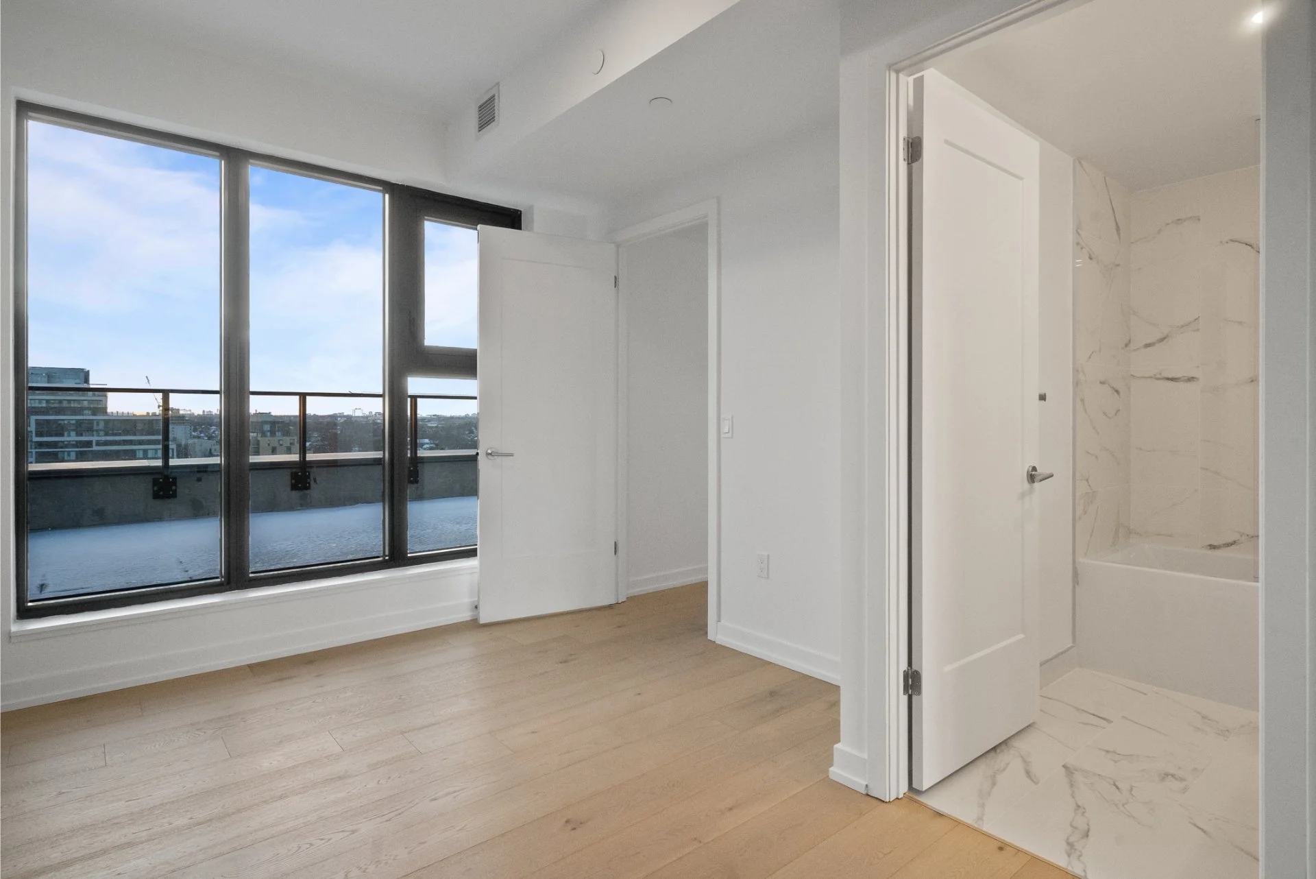 1014-801 The Queensway Ave (12).jpg