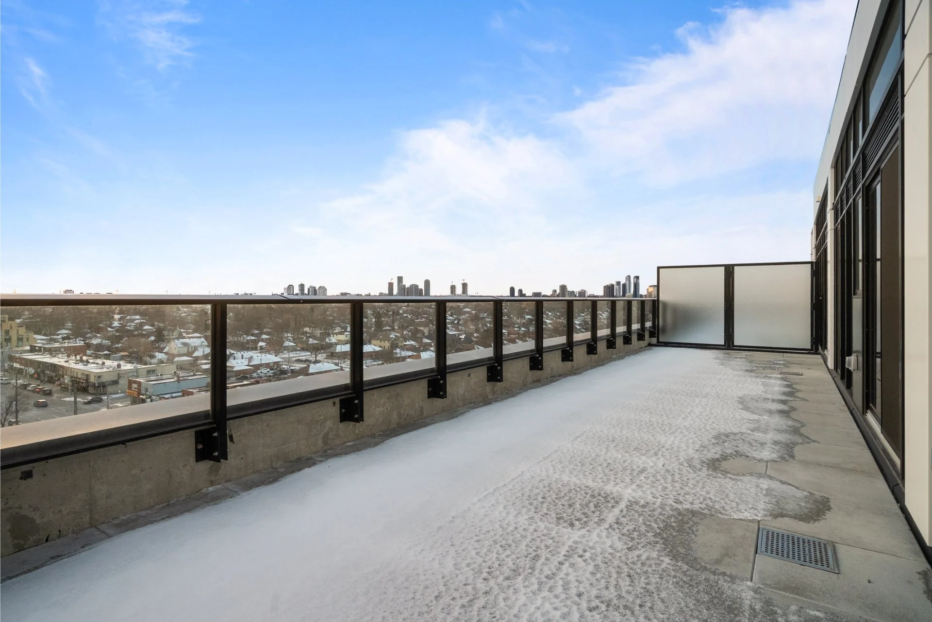 1014-801 The Queensway Ave (18).jpg