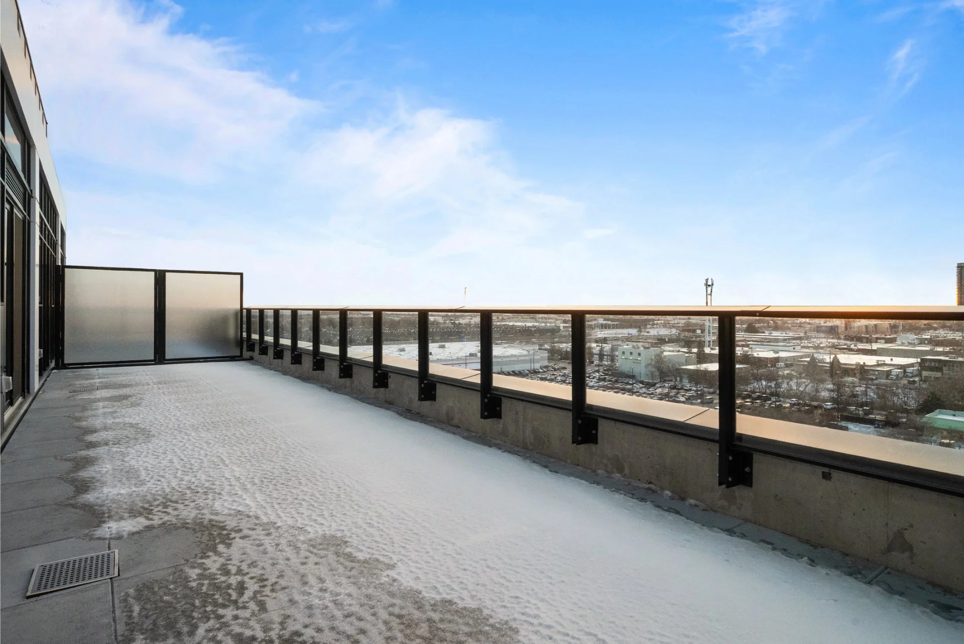 1014-801 The Queensway Ave (19).jpg