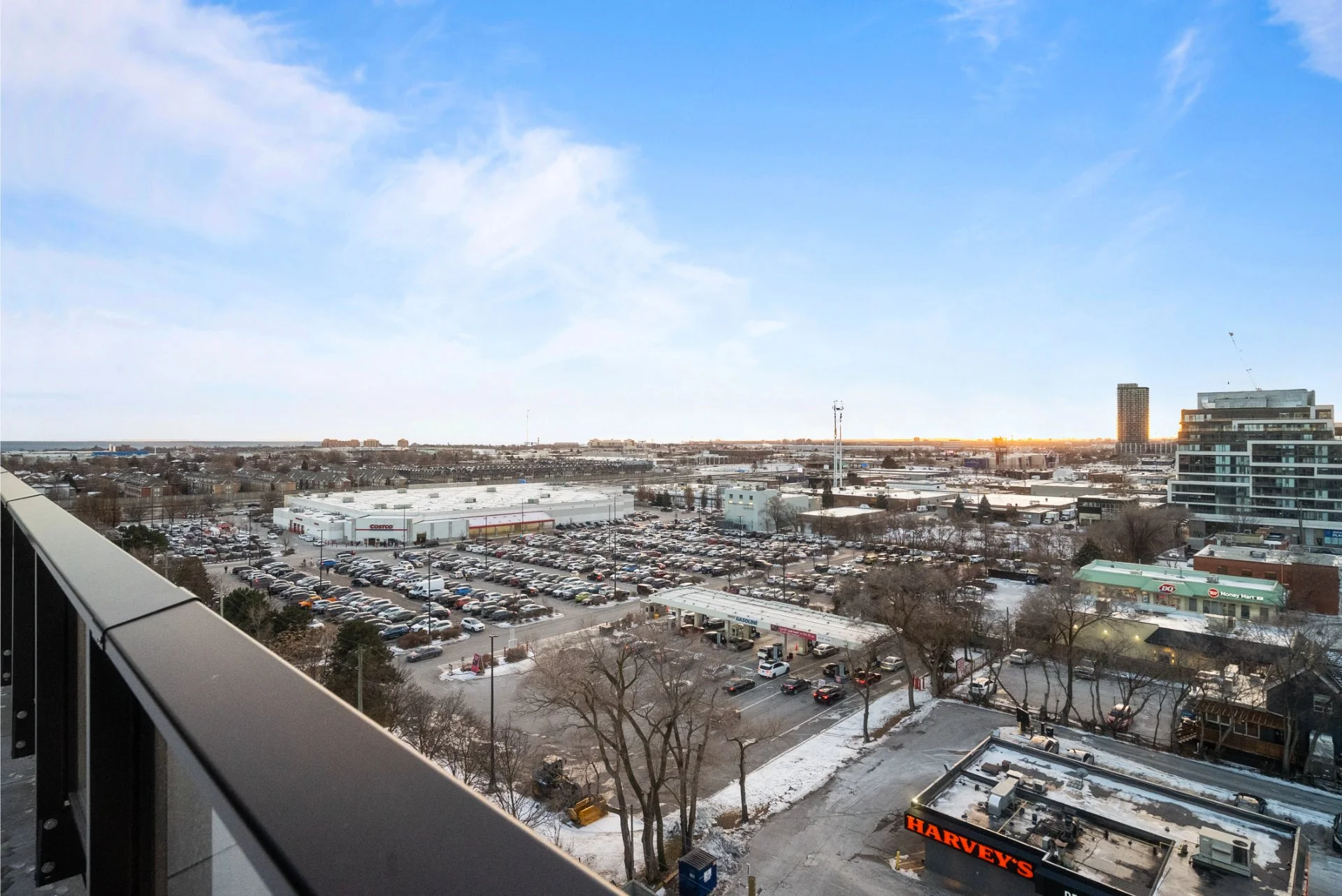 1014-801 The Queensway Ave (20).jpg