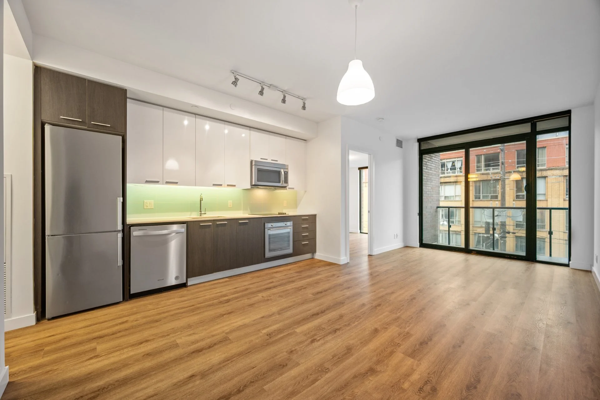 306-1075 Queen St E (3).jpg