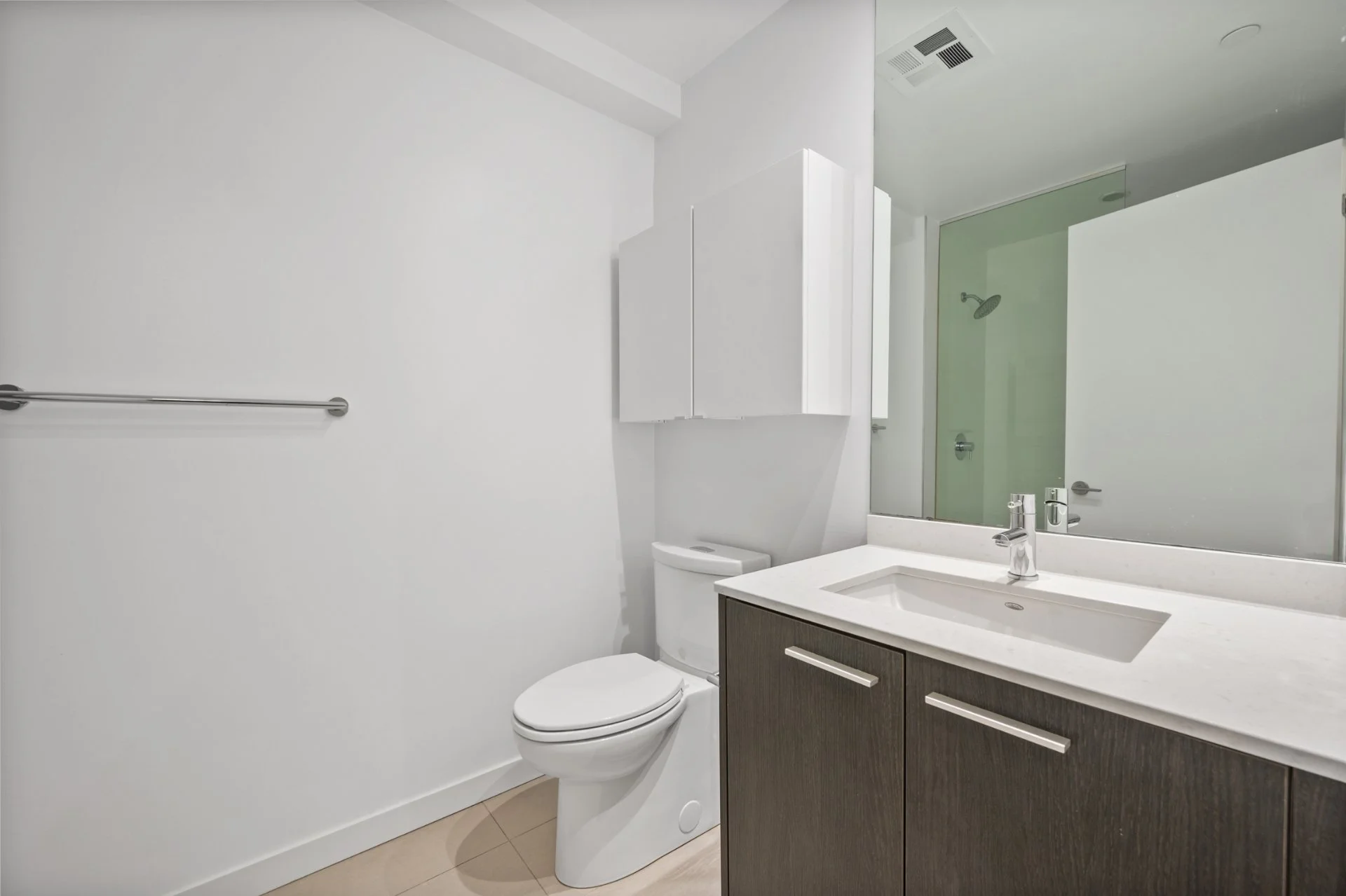 306-1075 Queen St E (14).jpg