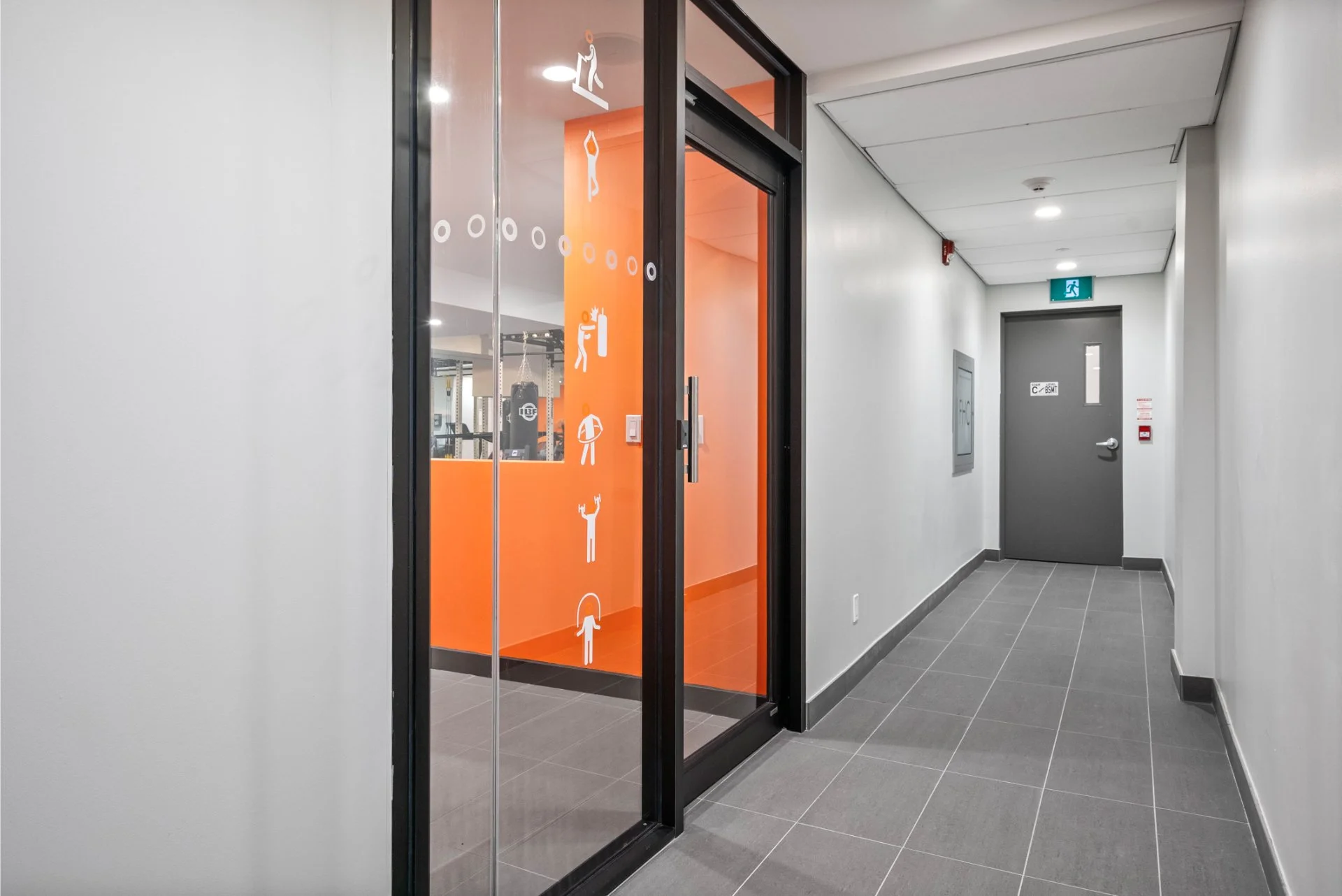 1075 Queen St E (10).jpg