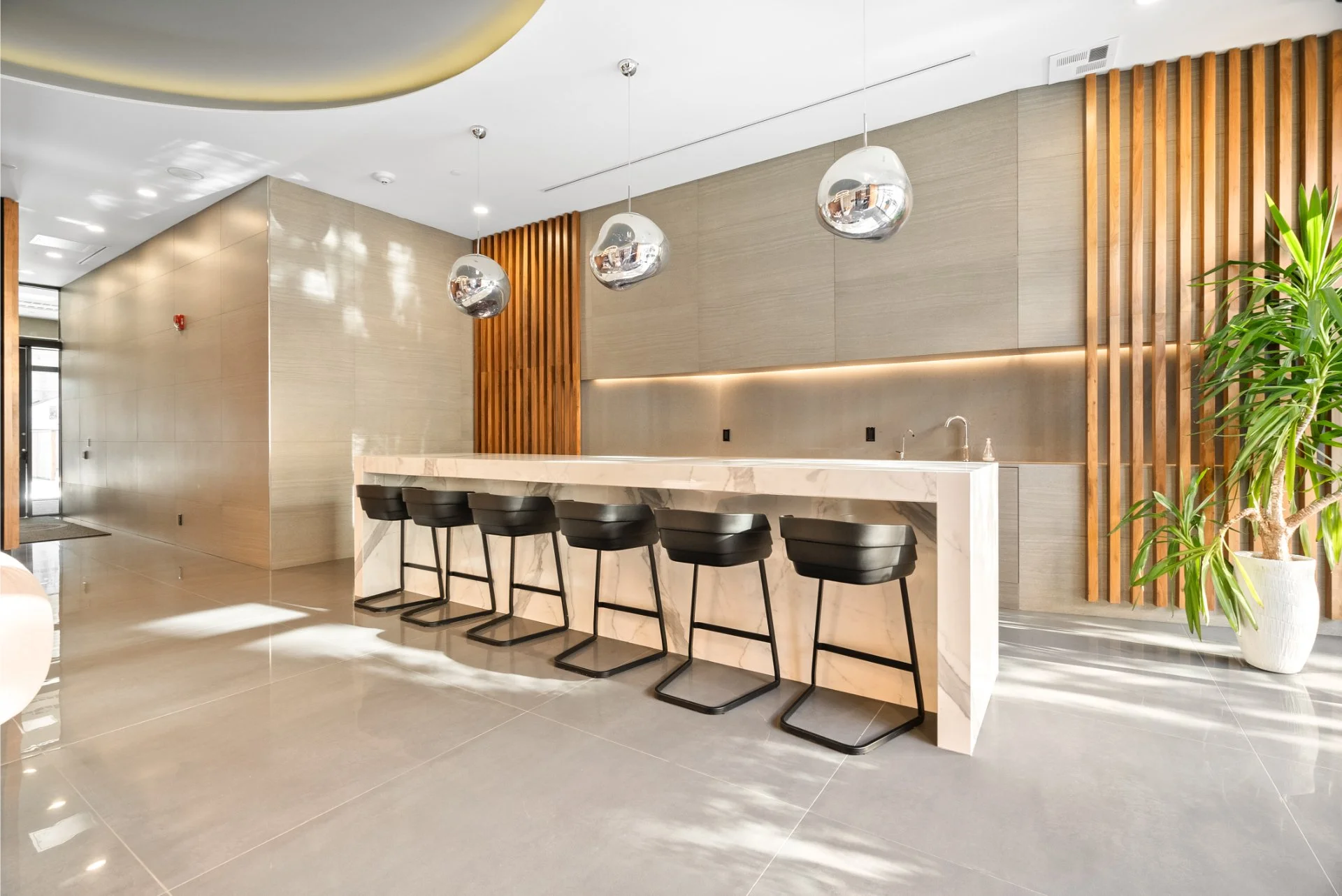 1075 Queen St E (17).jpg