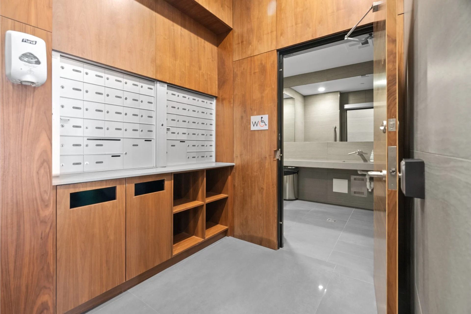 1075 Queen St E (22).jpg