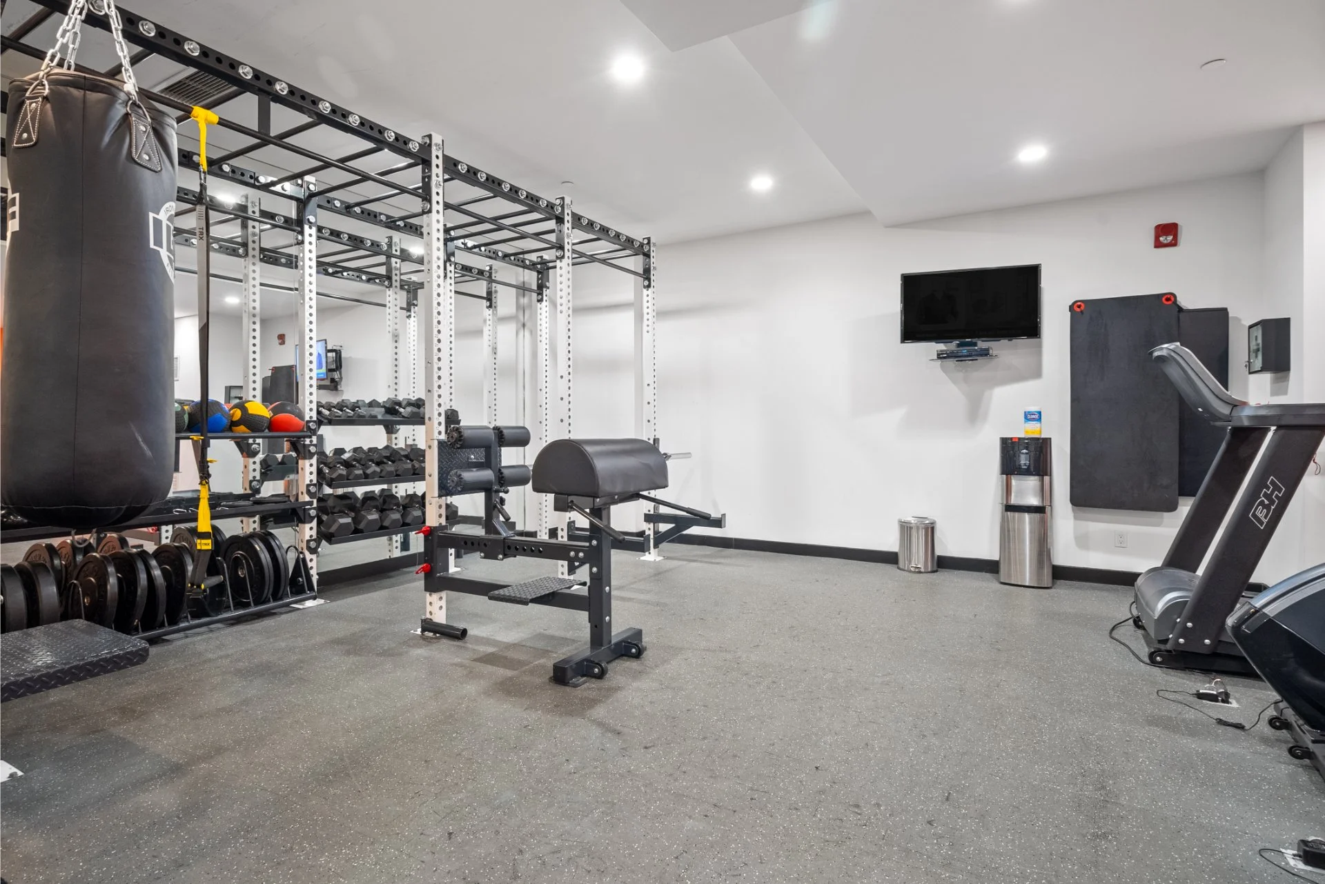 1075 Queen St E (32).jpg