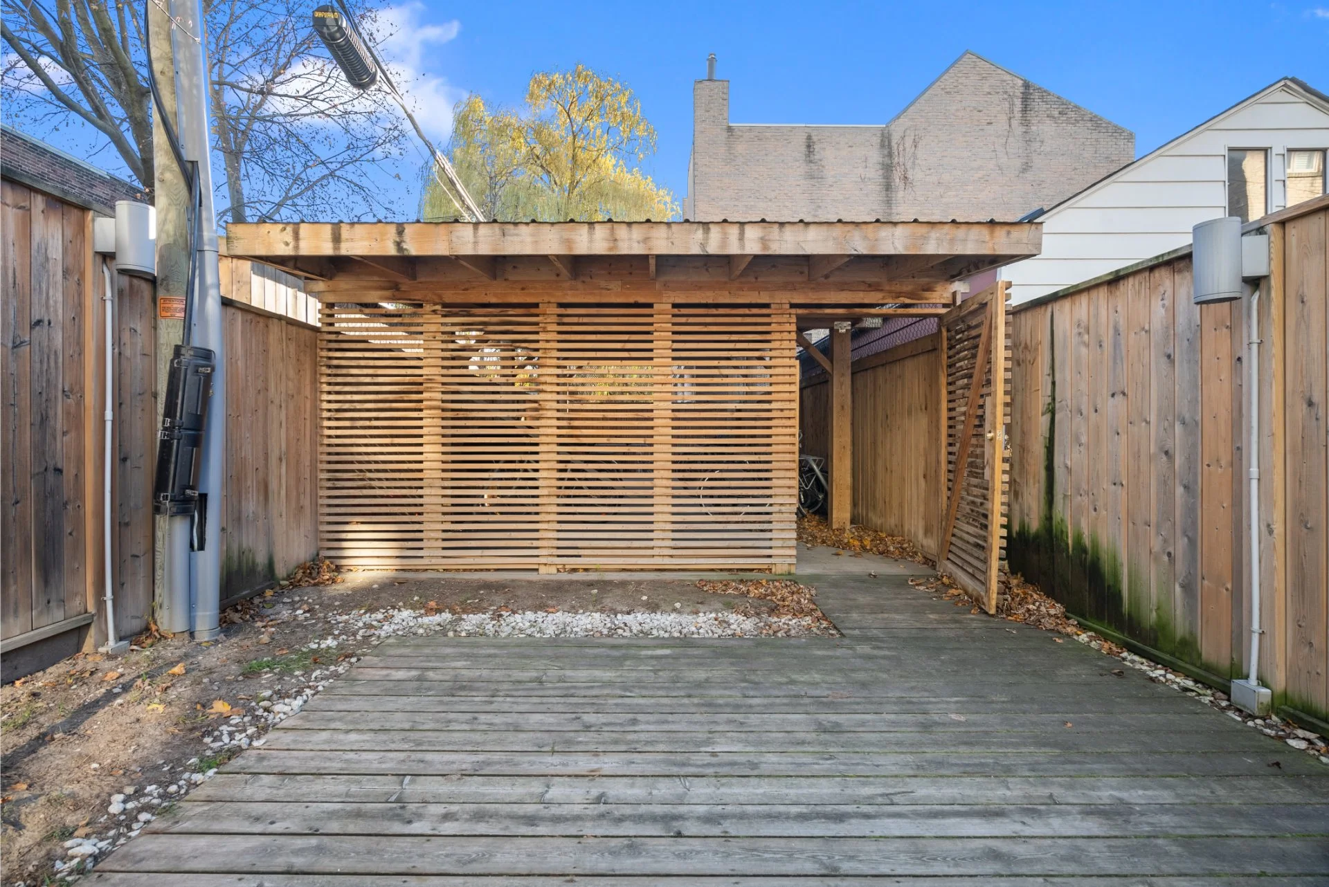 1075 Queen St E (38).jpg