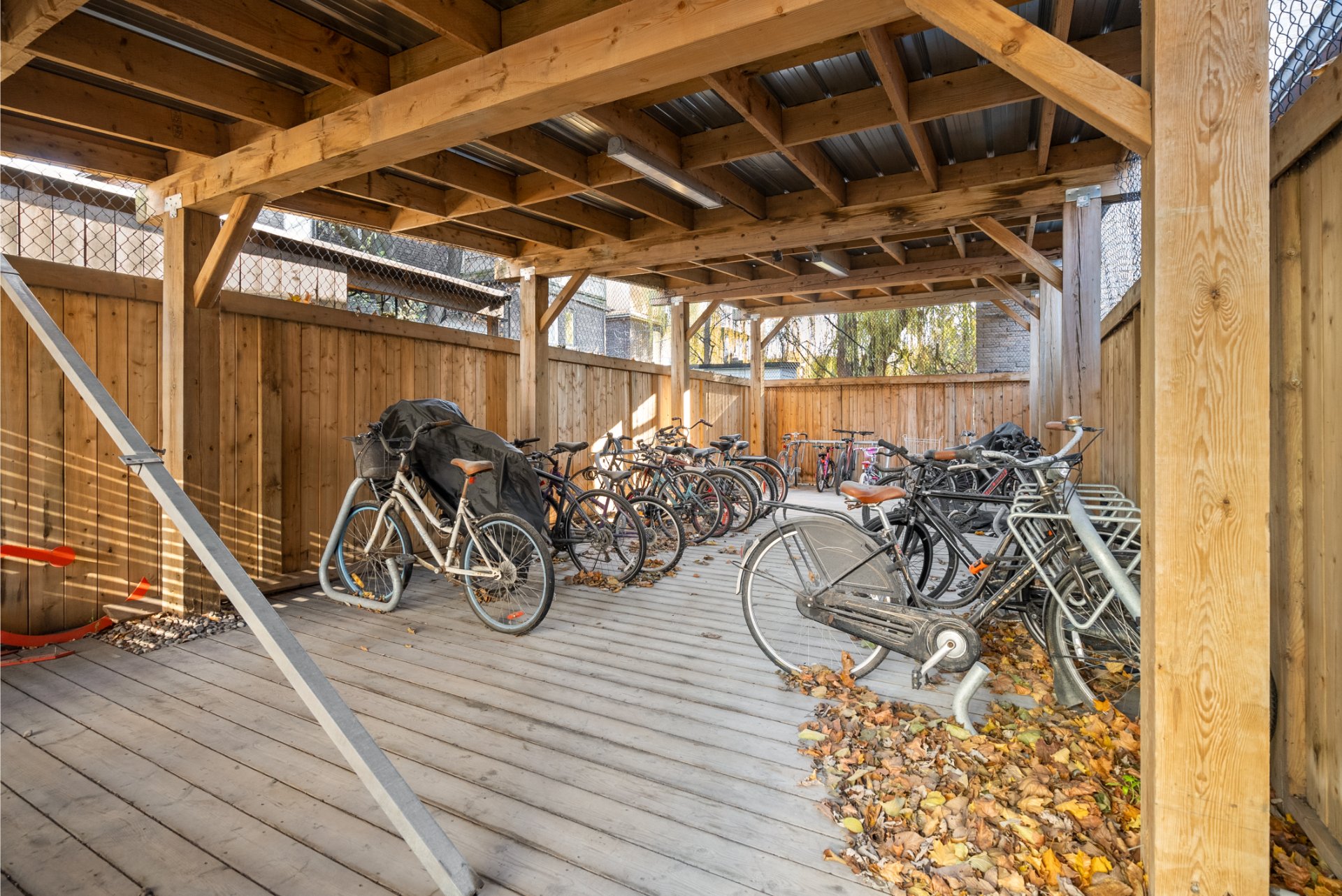 1075 Queen St E (39).jpg