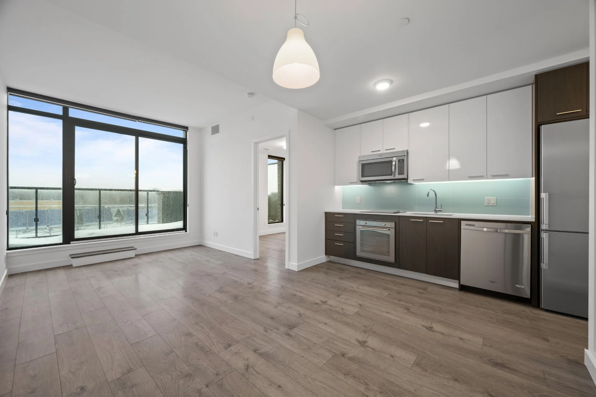 604-1075 Queen St E (3).jpg