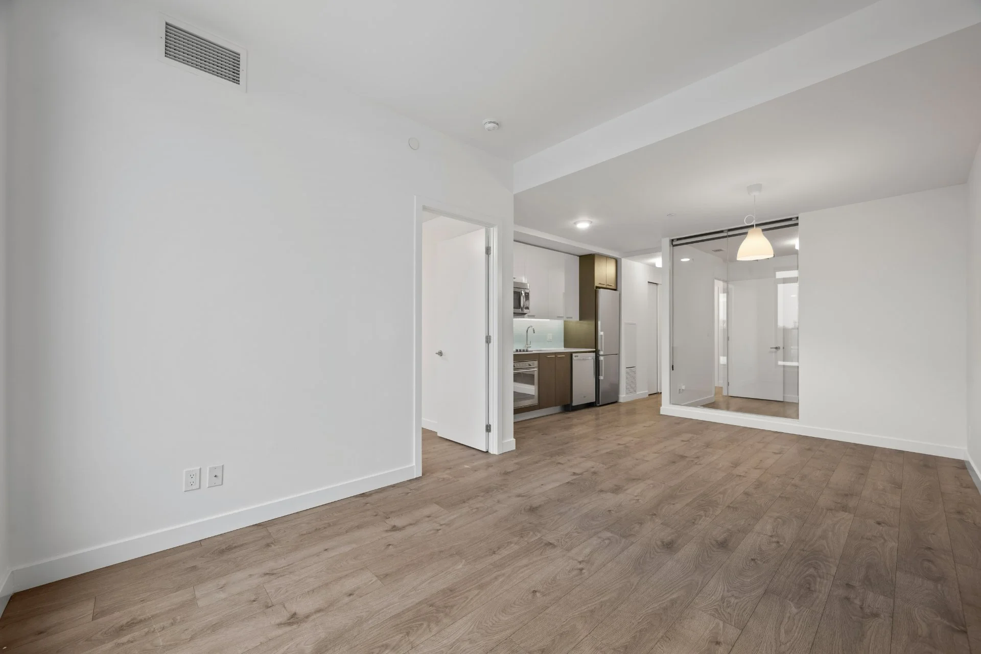 604-1075 Queen St E (6).jpg