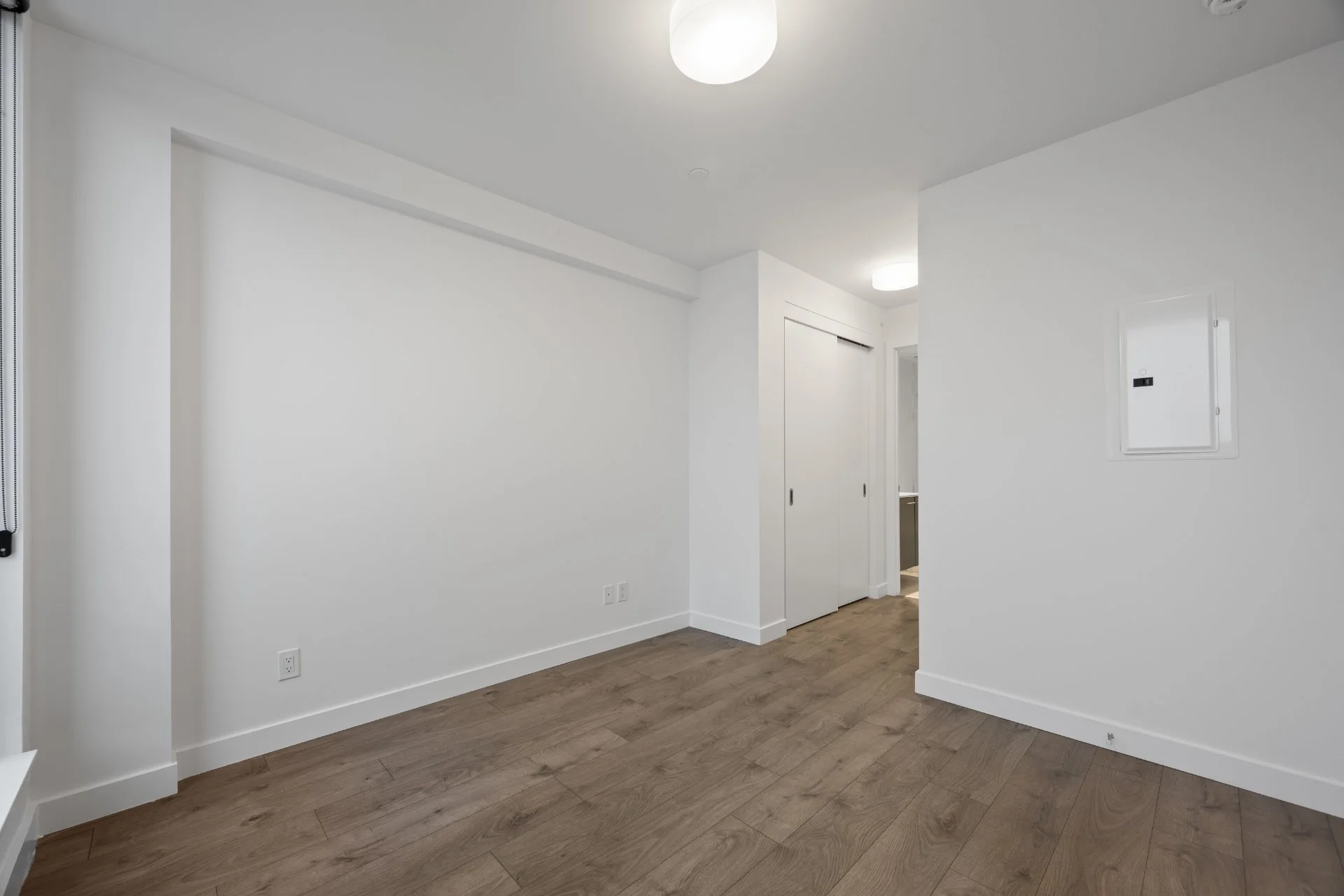 604-1075 Queen St E (9).jpg