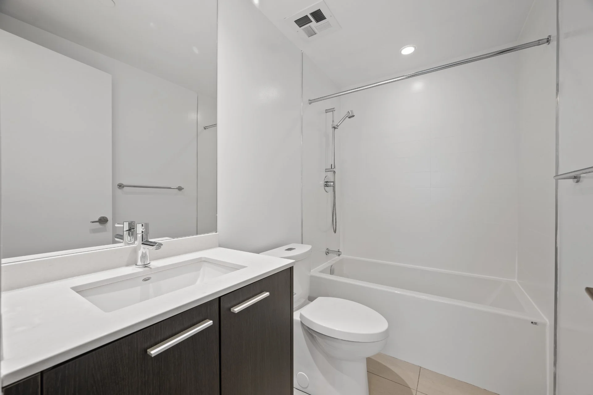 604-1075 Queen St E (11).jpg