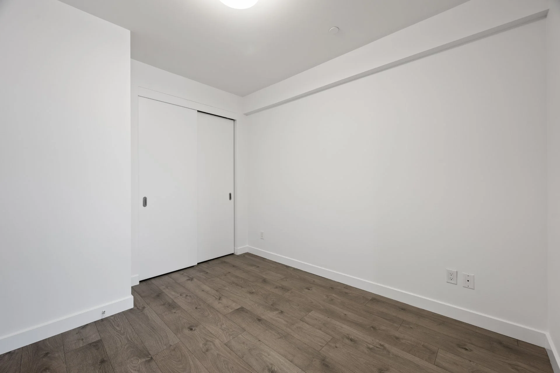 604-1075 Queen St E (13).jpg