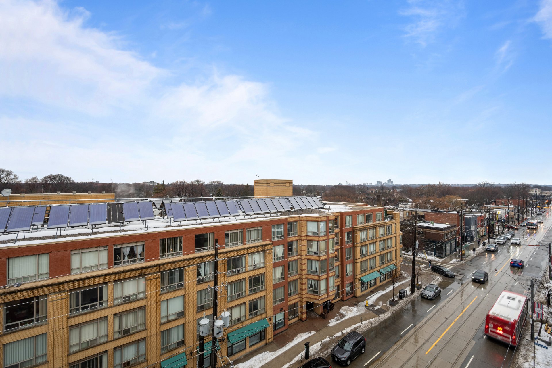 604-1075 Queen St E (16).jpg