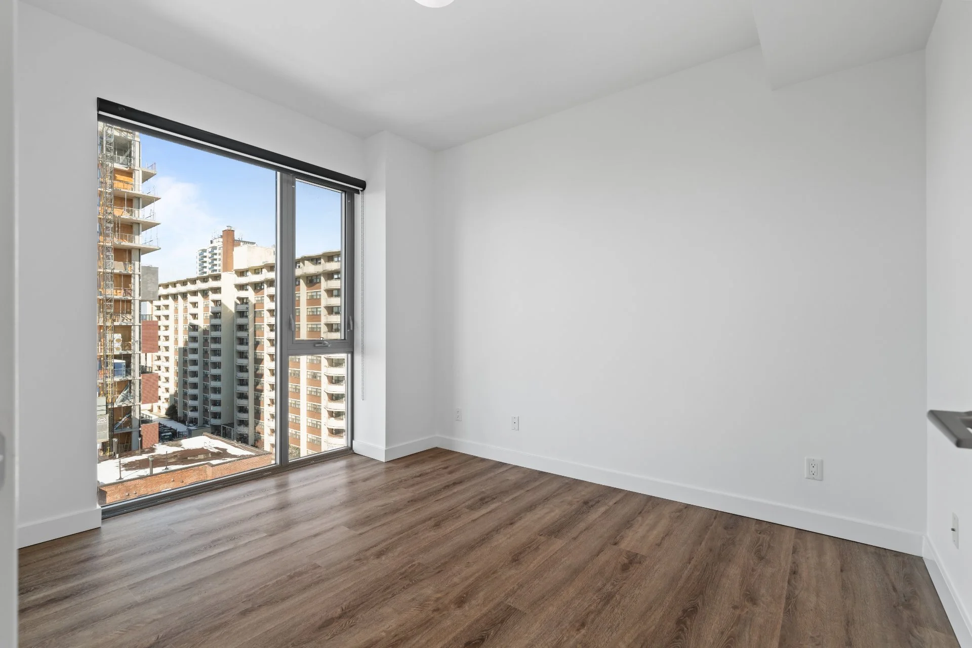 804-109 Vaughan Rd (6).jpg