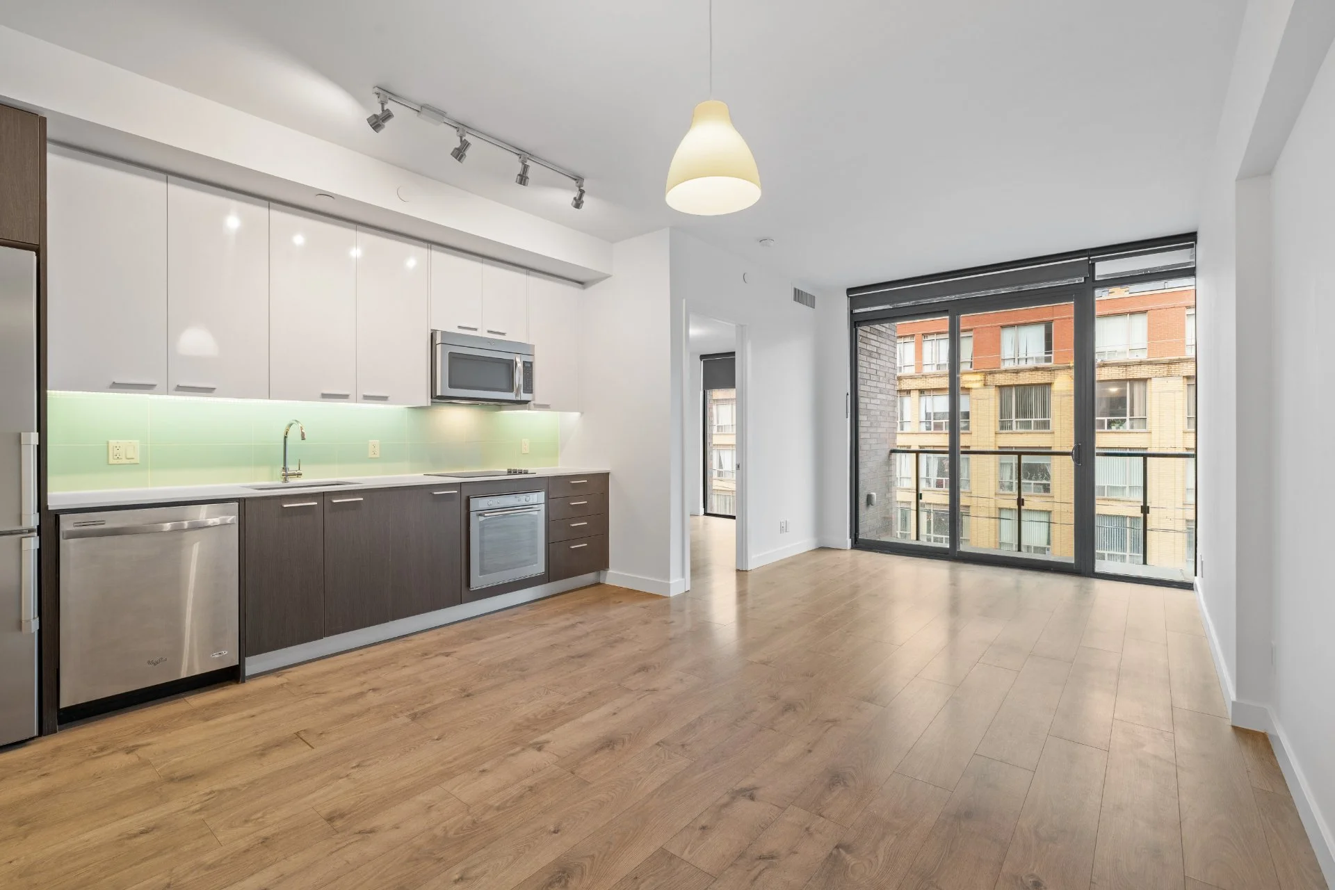 304-1075 Queen St E (12).jpg