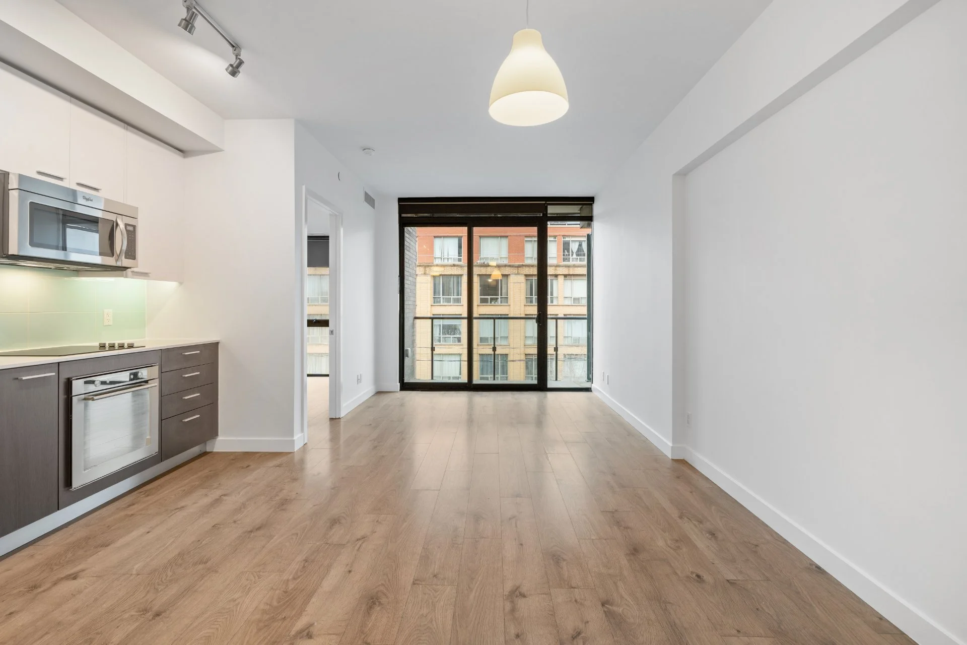 304-1075 Queen St E (15).jpg