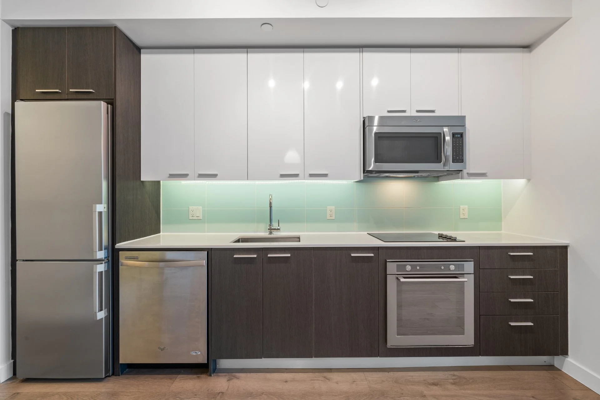 304-1075 Queen St E (17).jpg