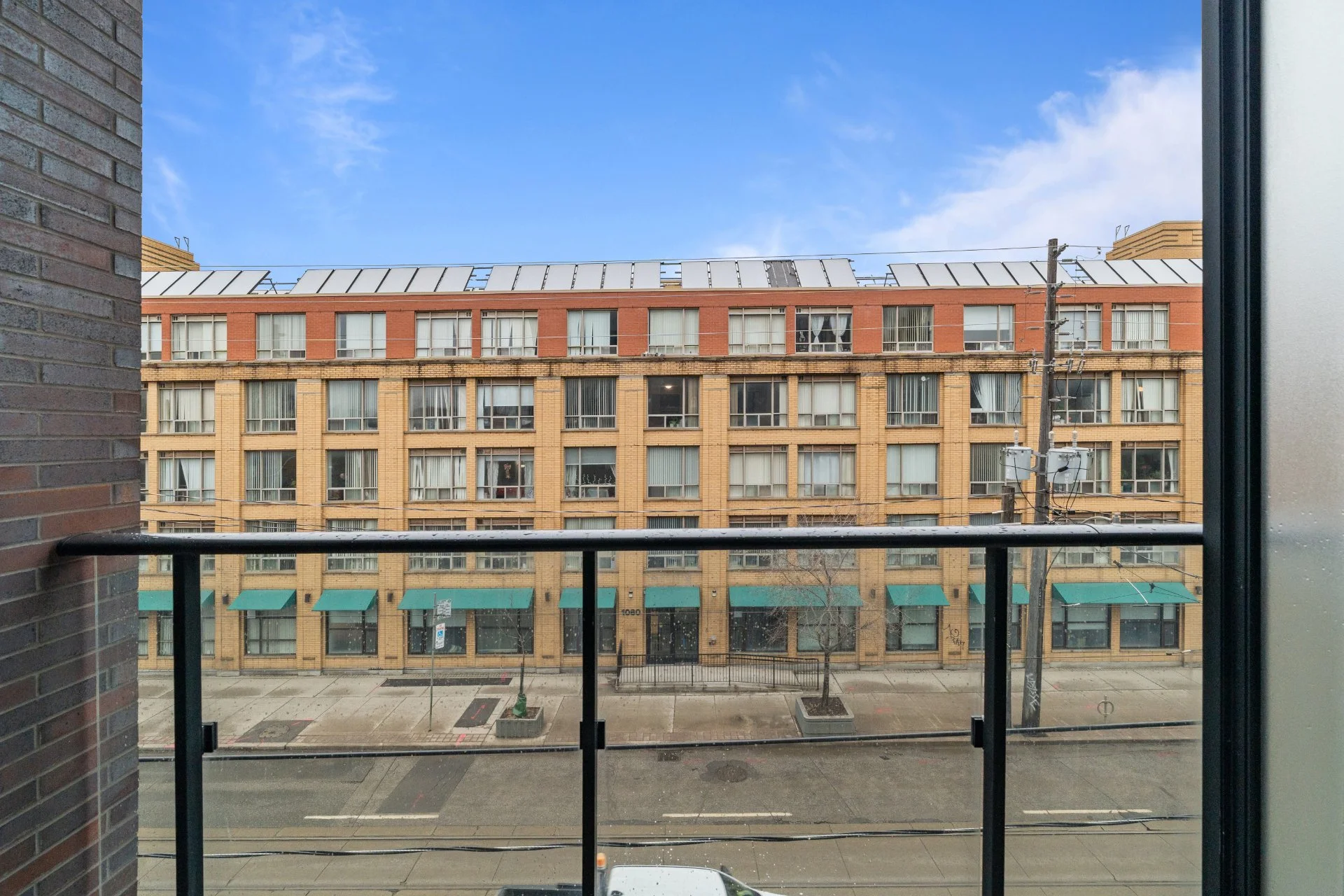 304-1075 Queen St E (30).jpg