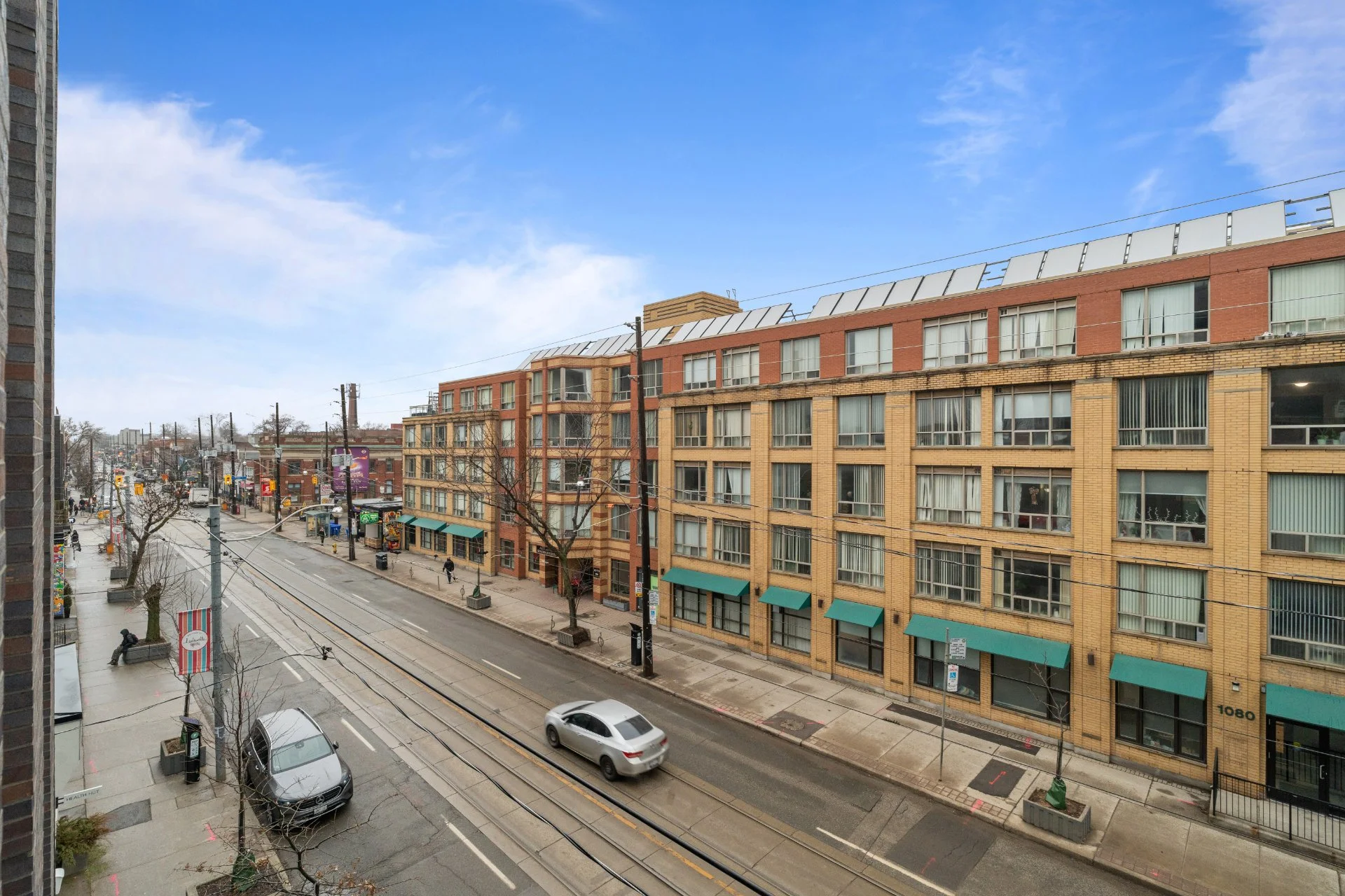 304-1075 Queen St E (31).jpg