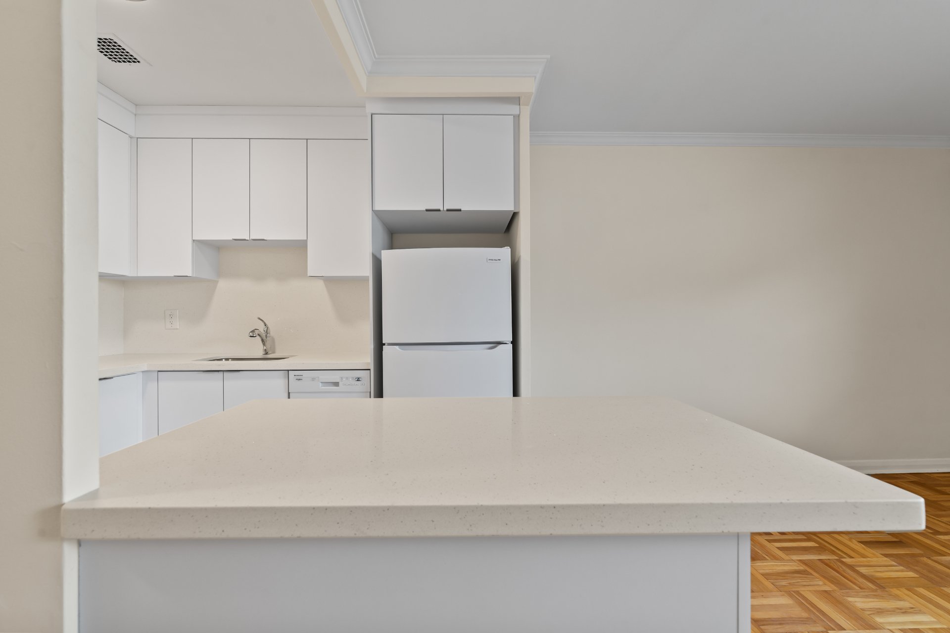 301-165 Balliol St (3).jpg