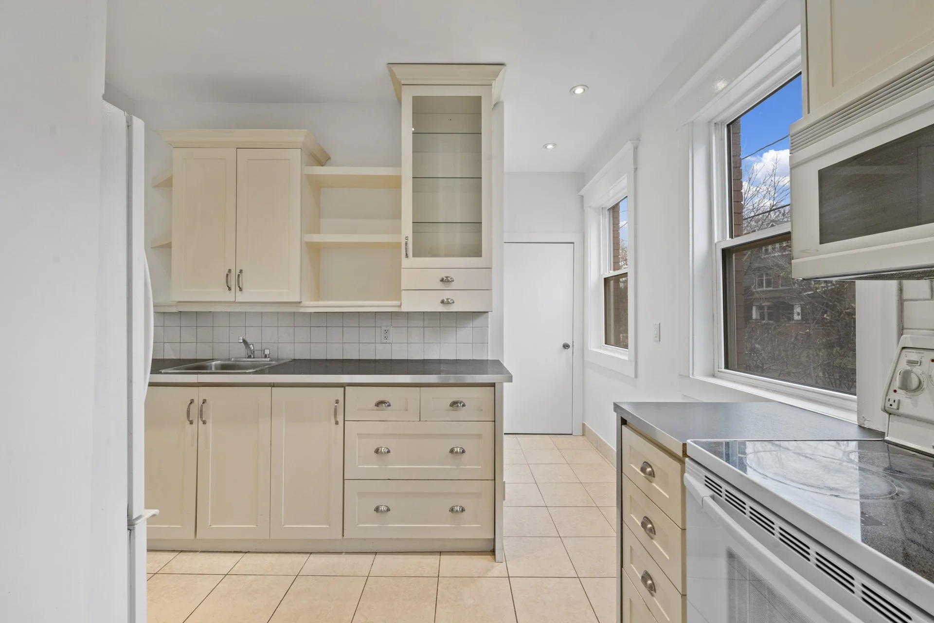 79 Boustead Ave MLS (9).jpg