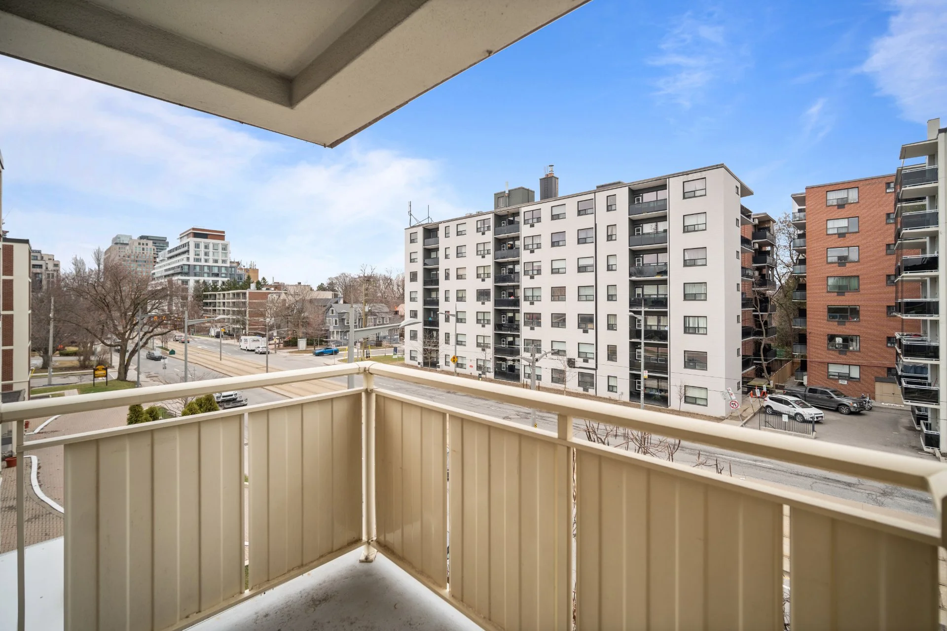 303-250 St Clair Ave W (13).jpg