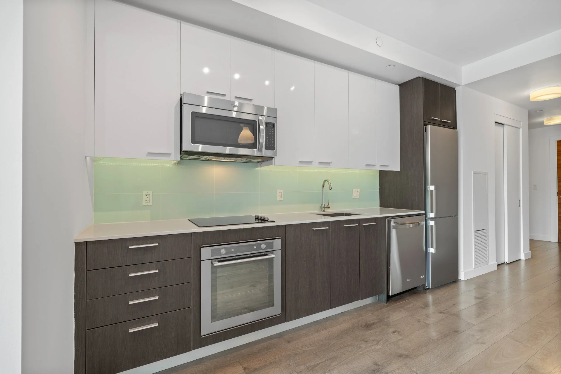 309 -1075 Queen St E (2).jpg