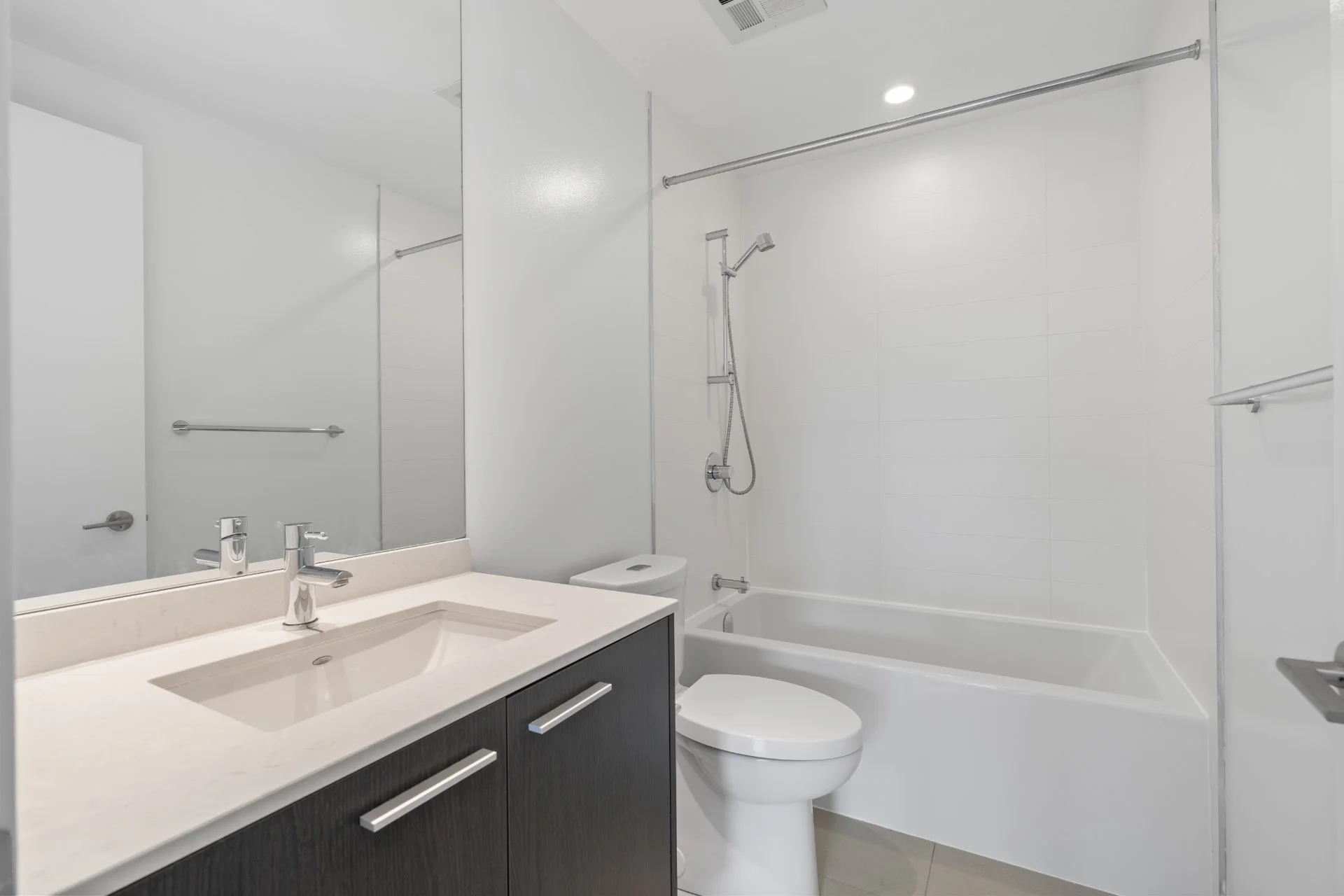 309 -1075 Queen St E (9).jpg