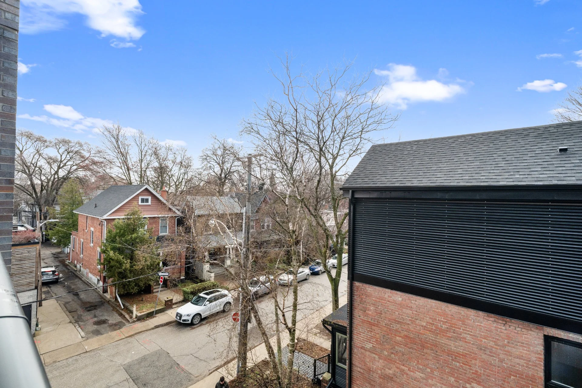 309 -1075 Queen St E (11).jpg