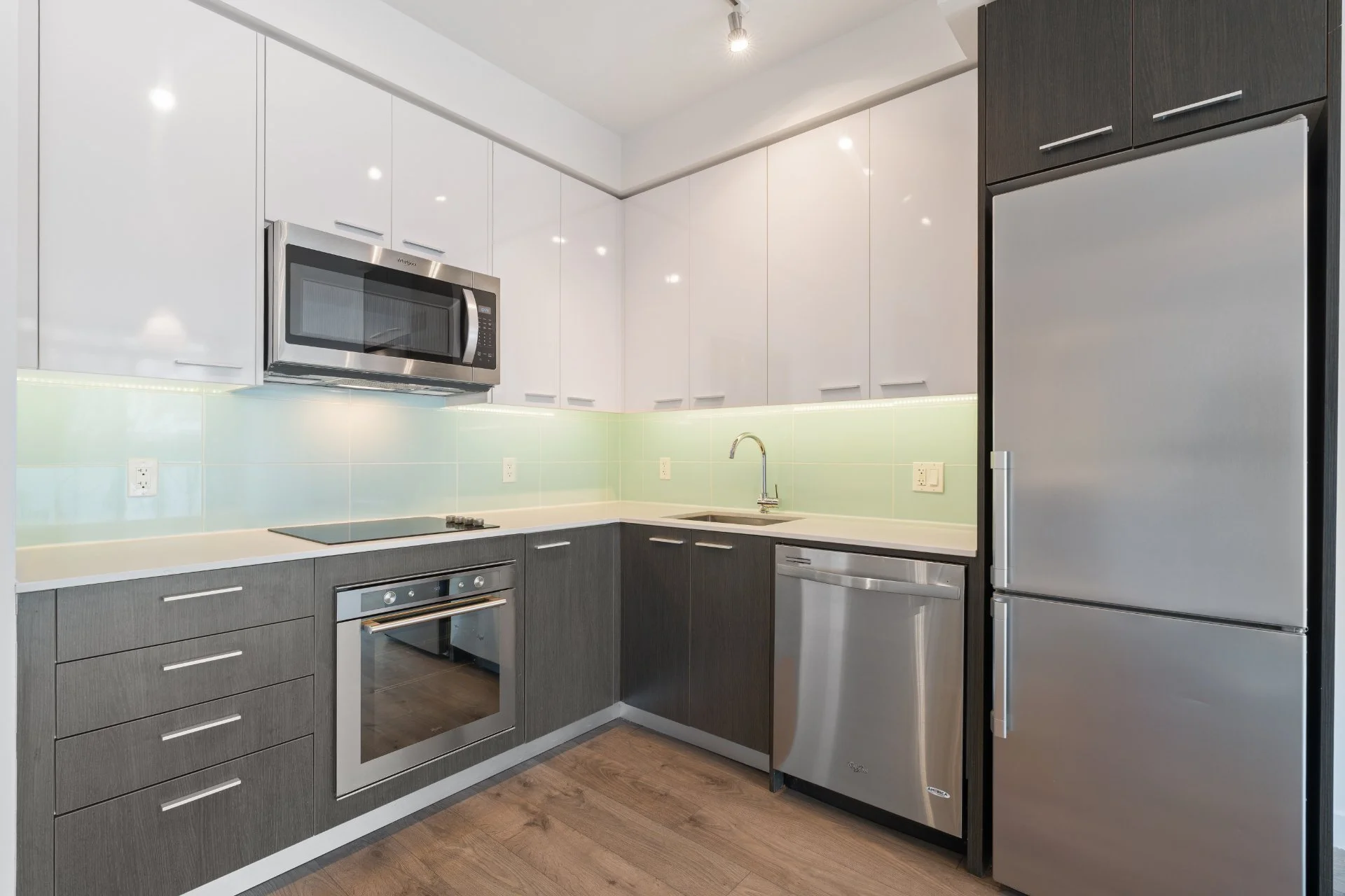 301-1075 Queen St E (2).jpg