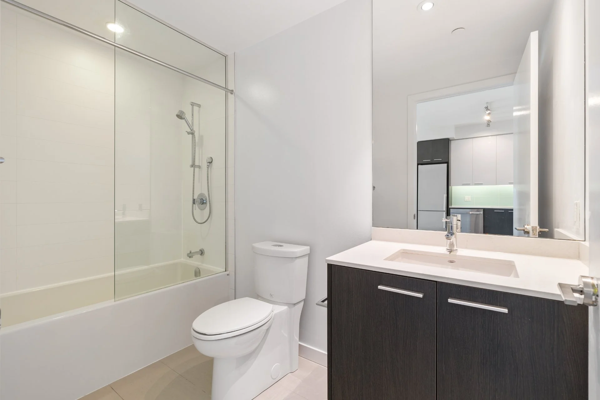 301-1075 Queen St E (9).jpg